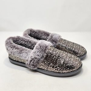 Skechers Womens Metallic Silver Faux Fur Lined Flats Shoes Slippers 9.5 Slip On
